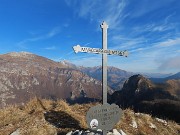 31 Croce di vetta Vaccareggio (1475 m) posta a ricordo di Claudio due anni fa